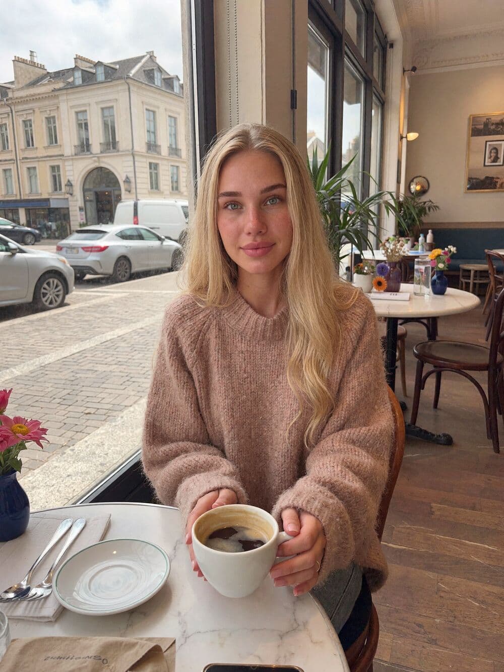 Tess Wynn - Cafe